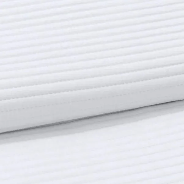 White Super Soft Pinsonic Bedspread